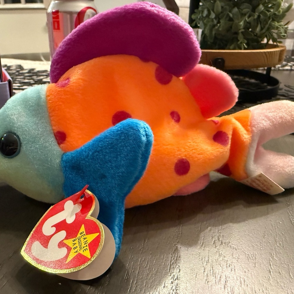 “Lips” 1999 RARE beanie baby